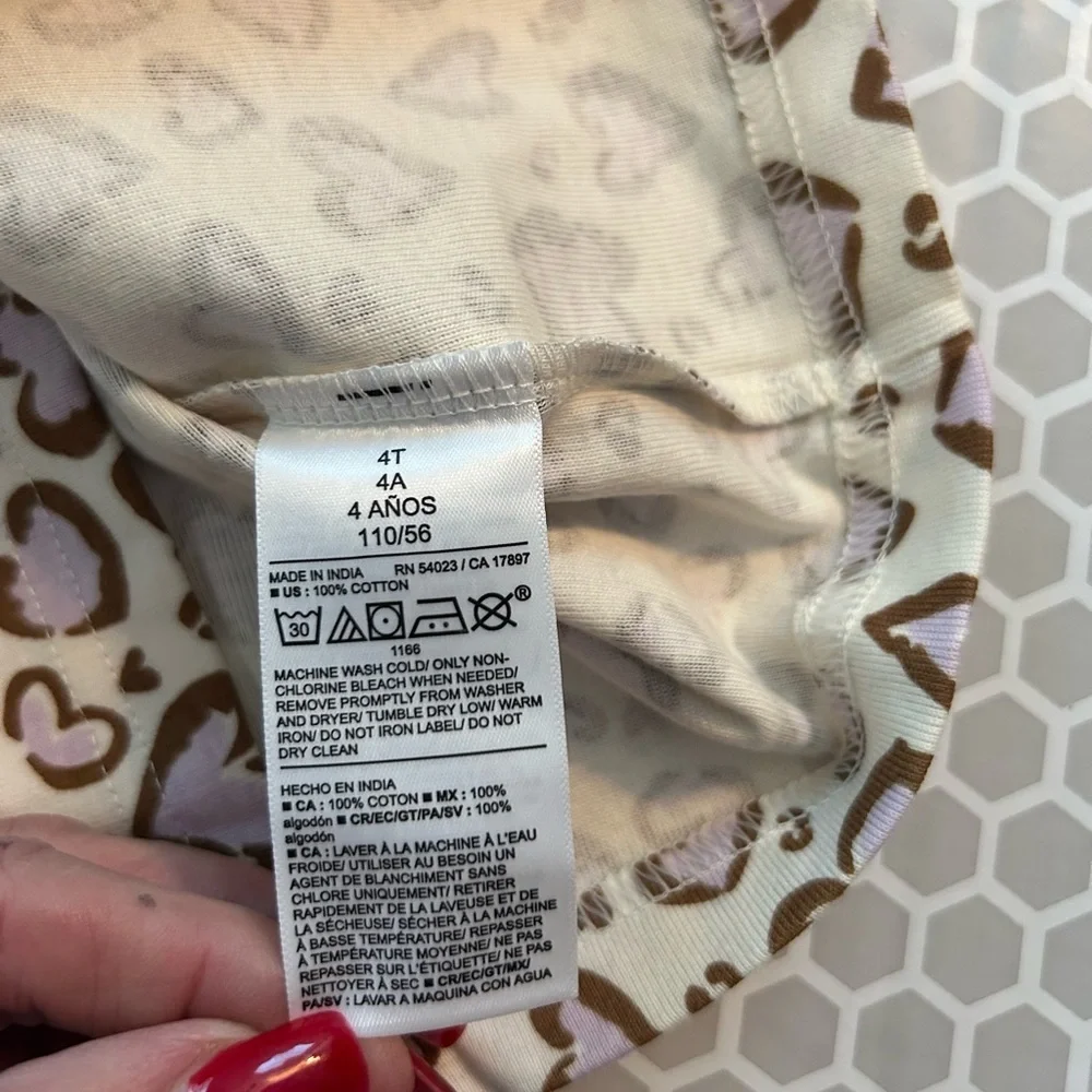 NWT Old Navy Cream and Pink Heart Leopard Kids Pajama Set.       Size 4T